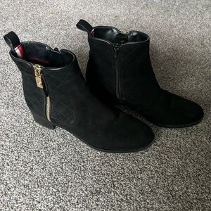 Tommy Hilfiger ankle booties